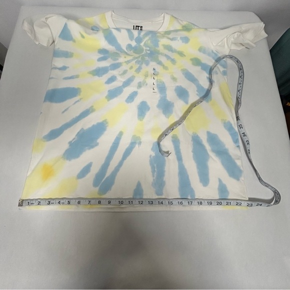 Uniqlo UT x Disney Disnep Hologram Original T-shirt - Picture 9 of 10